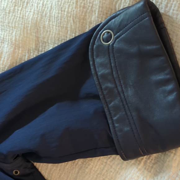 Women's coat - Picture 8 of 9